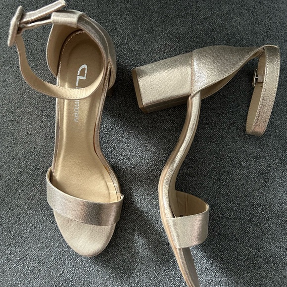 Gold CL by Laundry Jody Sandal - Picture 6 of 7